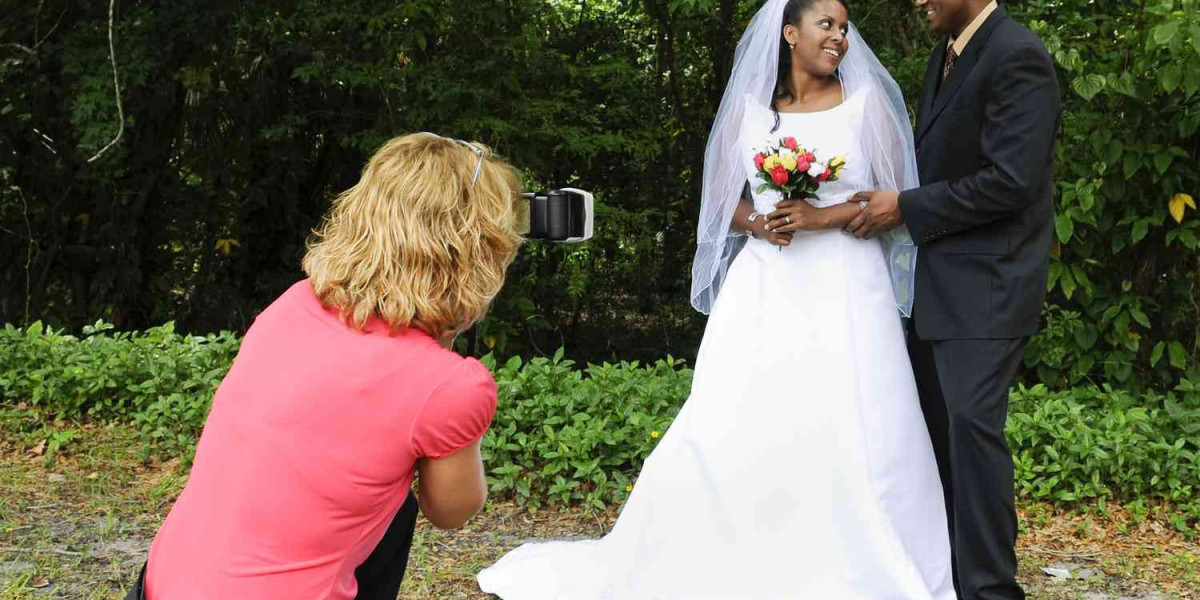 Why Hire a Professional Wedding Photographer?