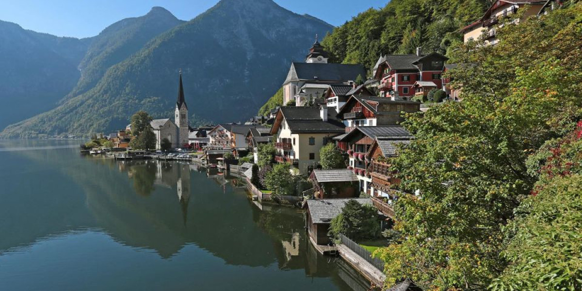 Discover the Beauty of a Hallstatt Tour from Salzburg with City Taxi Salzburg