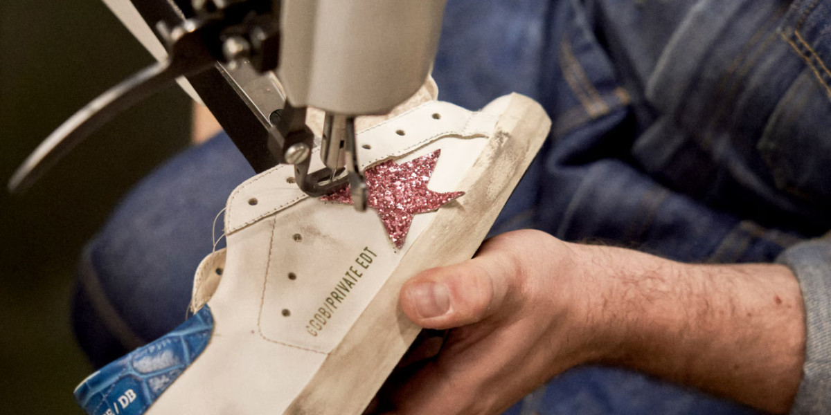 Golden Goose Sneakers Outlet knitwear is sustainably produced