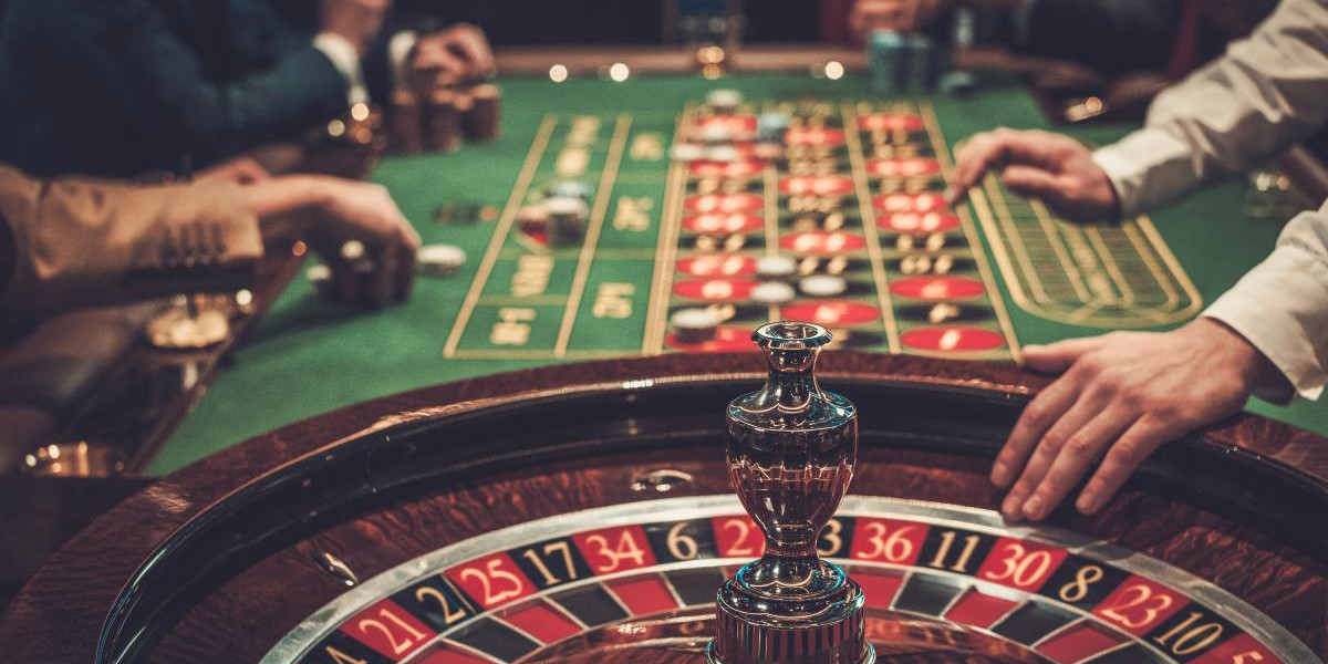 So spielen Sie Baccarat wie James Bond