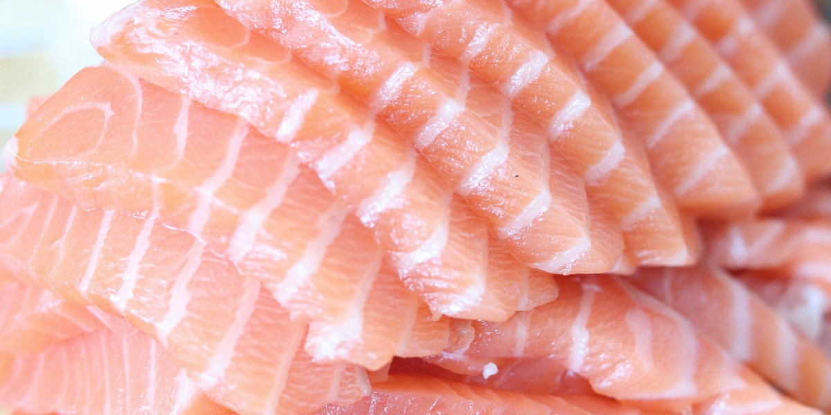 Risks and Benefits of Seafood Intake: Navigating the Waters of Ocean-to-Table Nutrition