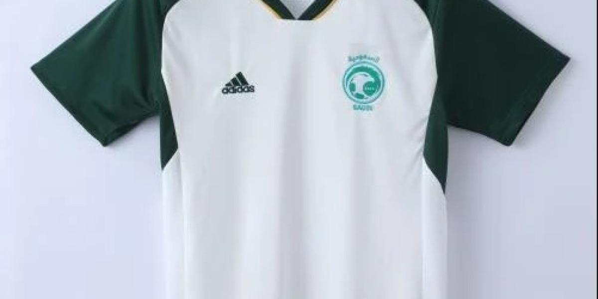 بدلة المنتخب السعودي الحصرية من Sport Touch – امتلكها قبل نفاد الكمية!